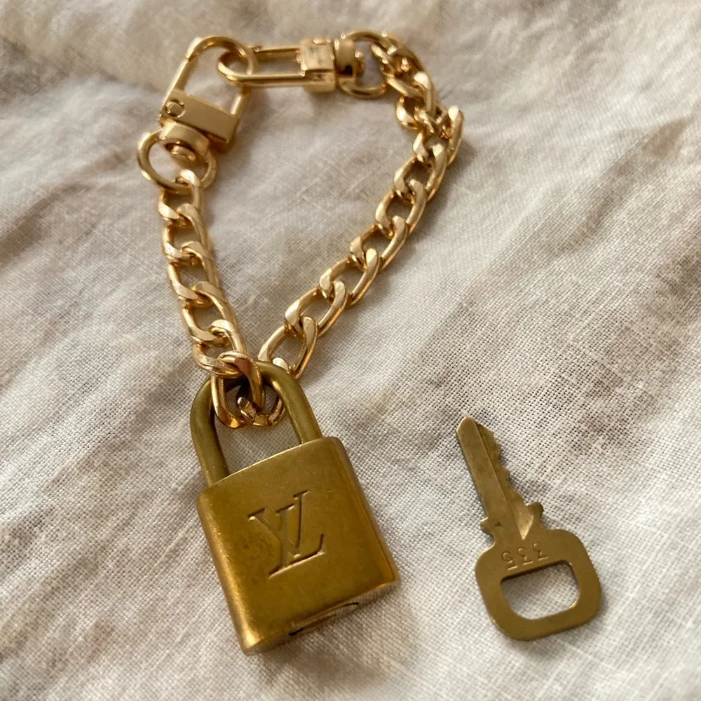 *SOLD*Louis Vuitton Lock and Key 335 with Bracelet Chain - Picture 7 of 9